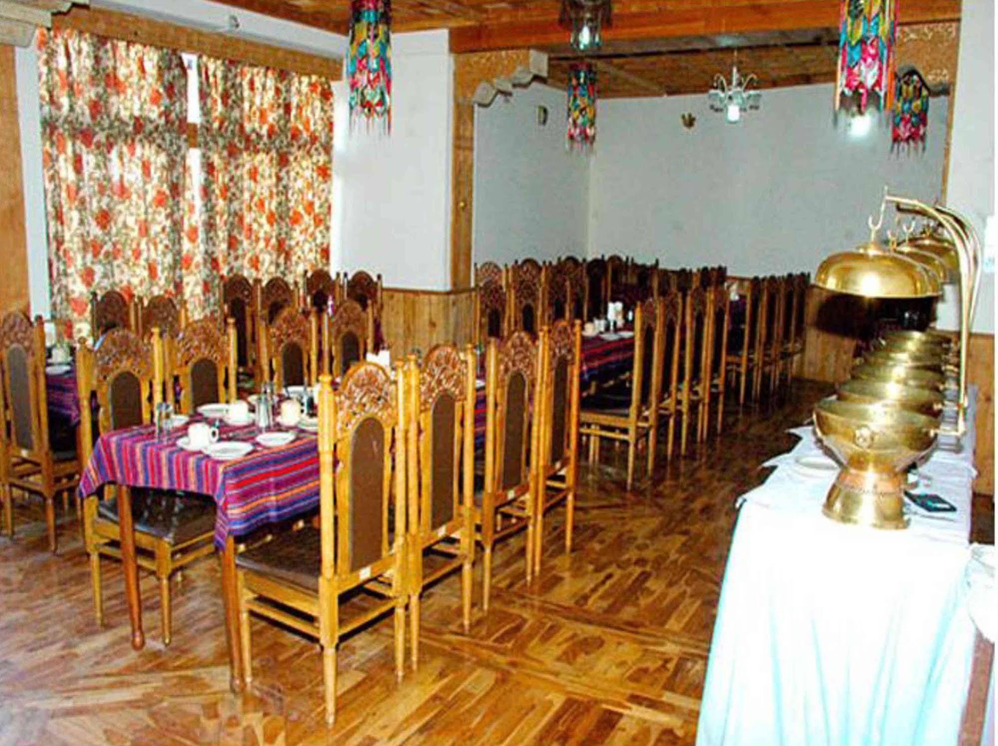 Hotel Mahay Palace Leh Extérieur photo