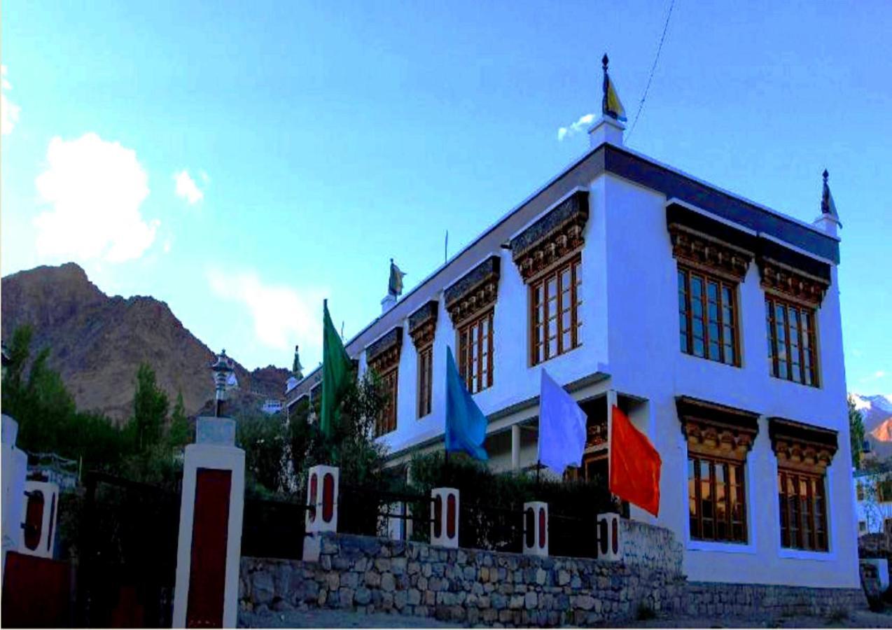 Hotel Mahay Palace Leh Extérieur photo